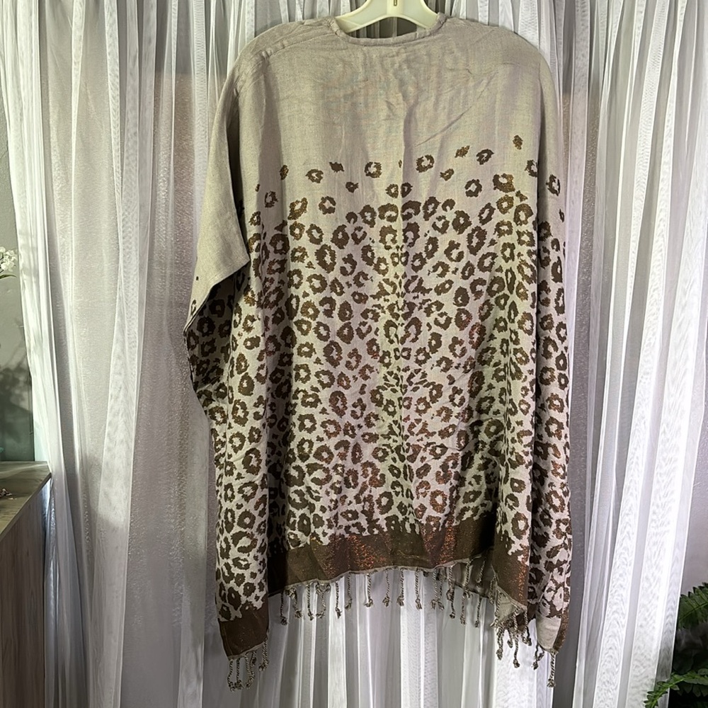 NWT Metallic leopard print kimono! - Picture 6 of 8